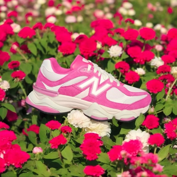 New Balance 9060 Fuchsia Pink Sneakers in Women’s Size 8.5 - Picture 1 of 16